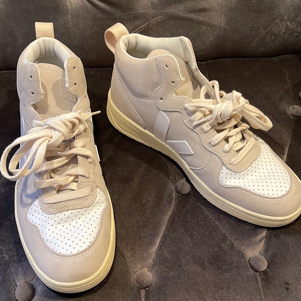 VEJA MENS HI TOPS